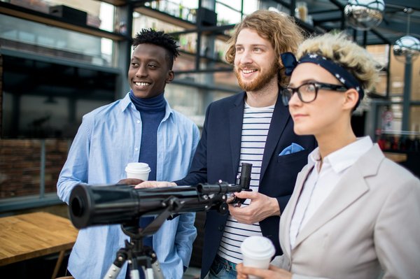 Où observer les manchots royaux dans leur habitat naturel en Géorgie du Sud : saisons et lieux recommandés ?